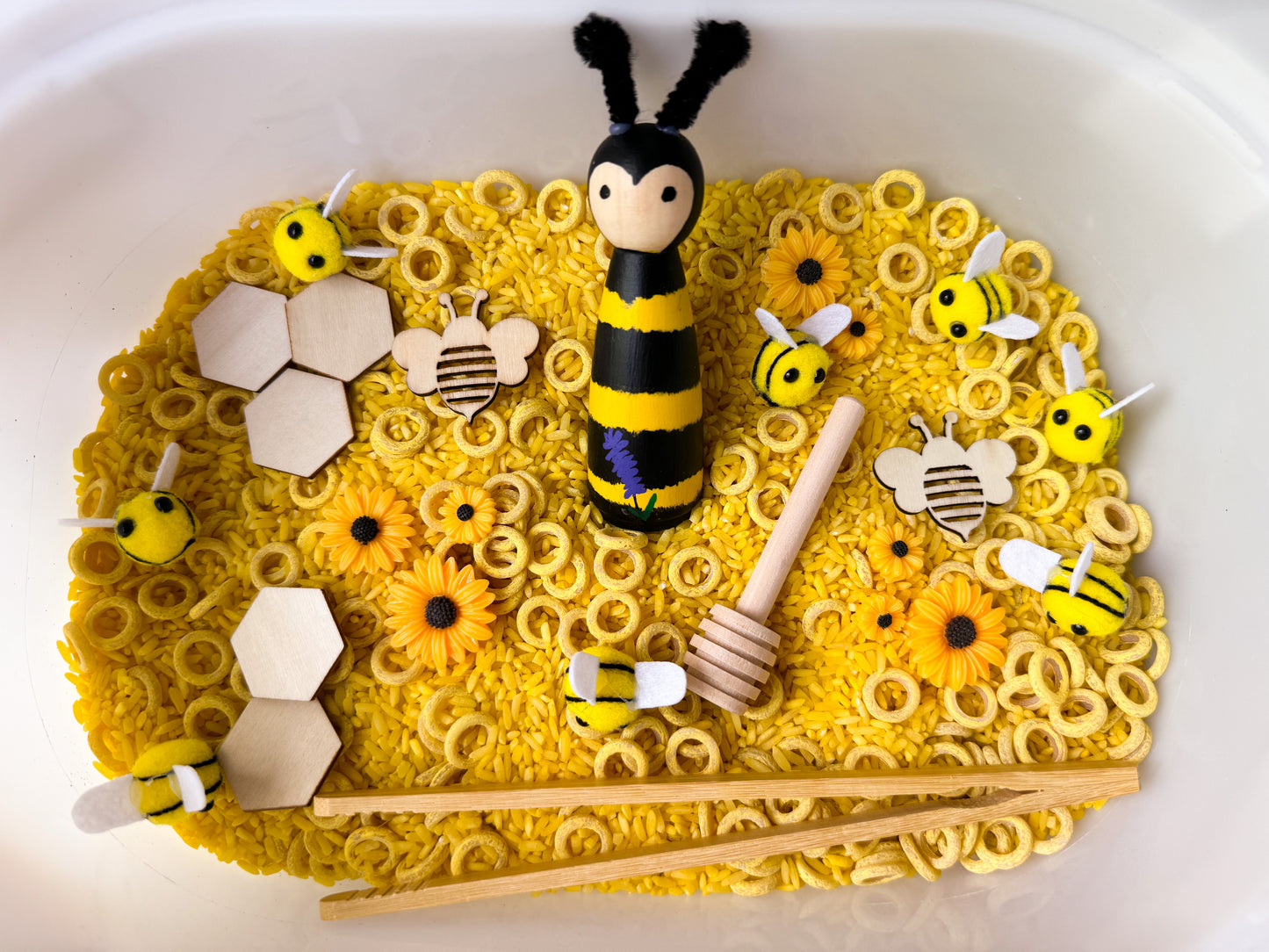 Buzzy Bees Sensory Bin